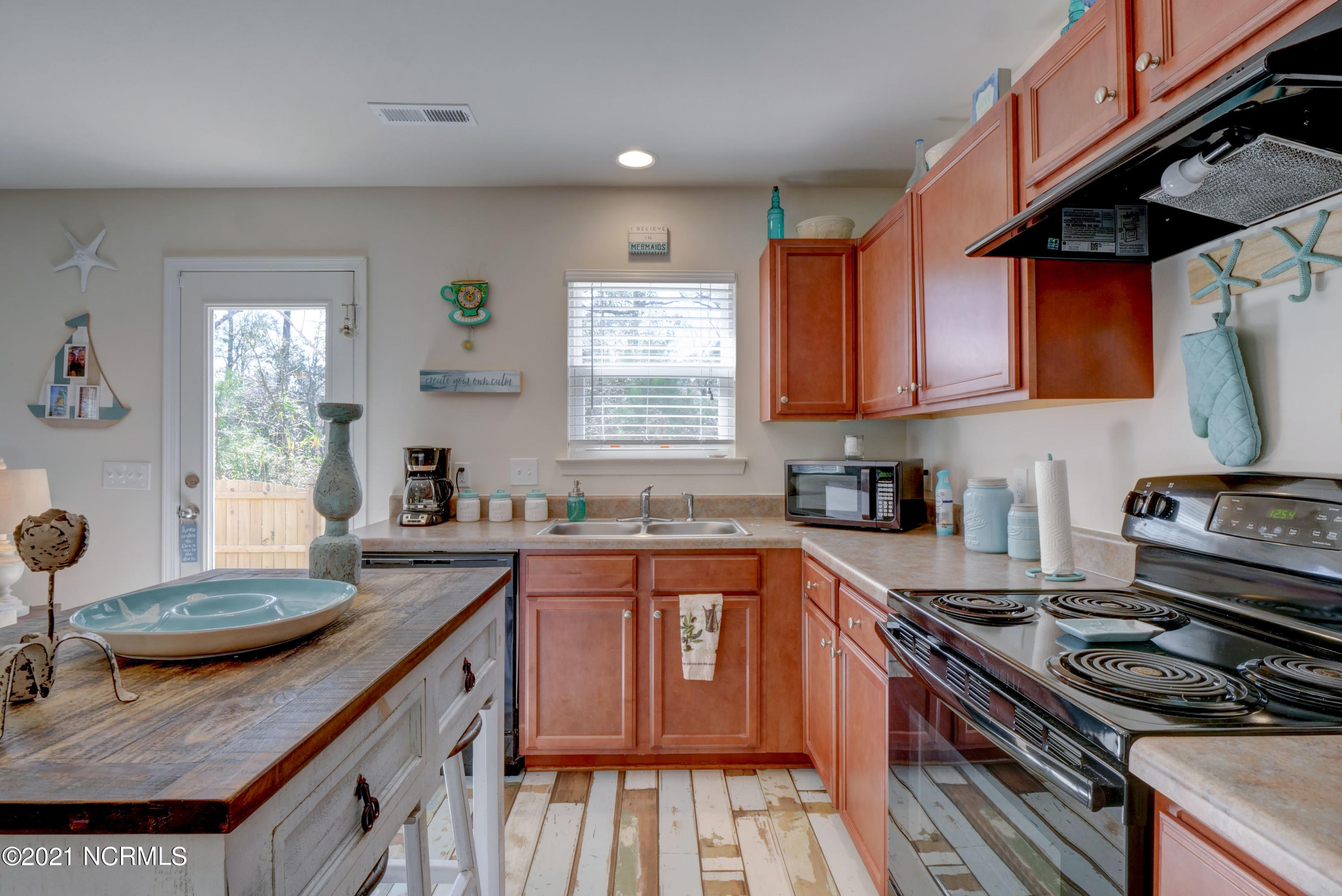 209 Chalet Road Holly Ridge, NC 28445 - Photo 12 of 29 P4599874_75_76_77_78_79_80
