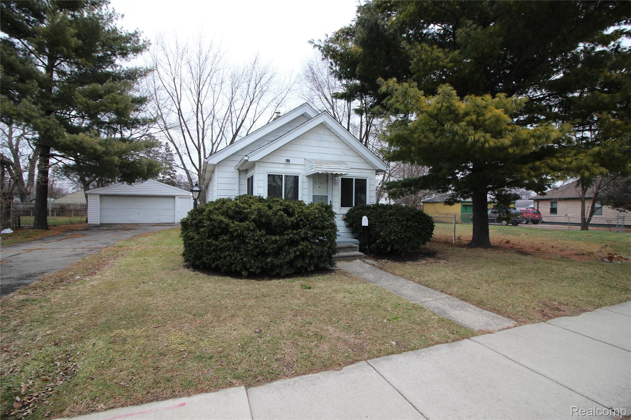 7547 Stephens Road Center Line, MI 48015 - Photo 1 of 10 IMG_1239.JPG