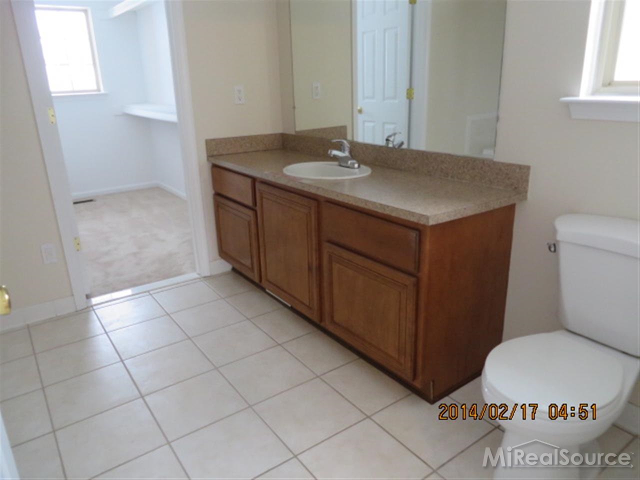 29159 Rachid Lane New Baltimore, MI 48047 - Photo 18 of 26 31182363-17.JPG