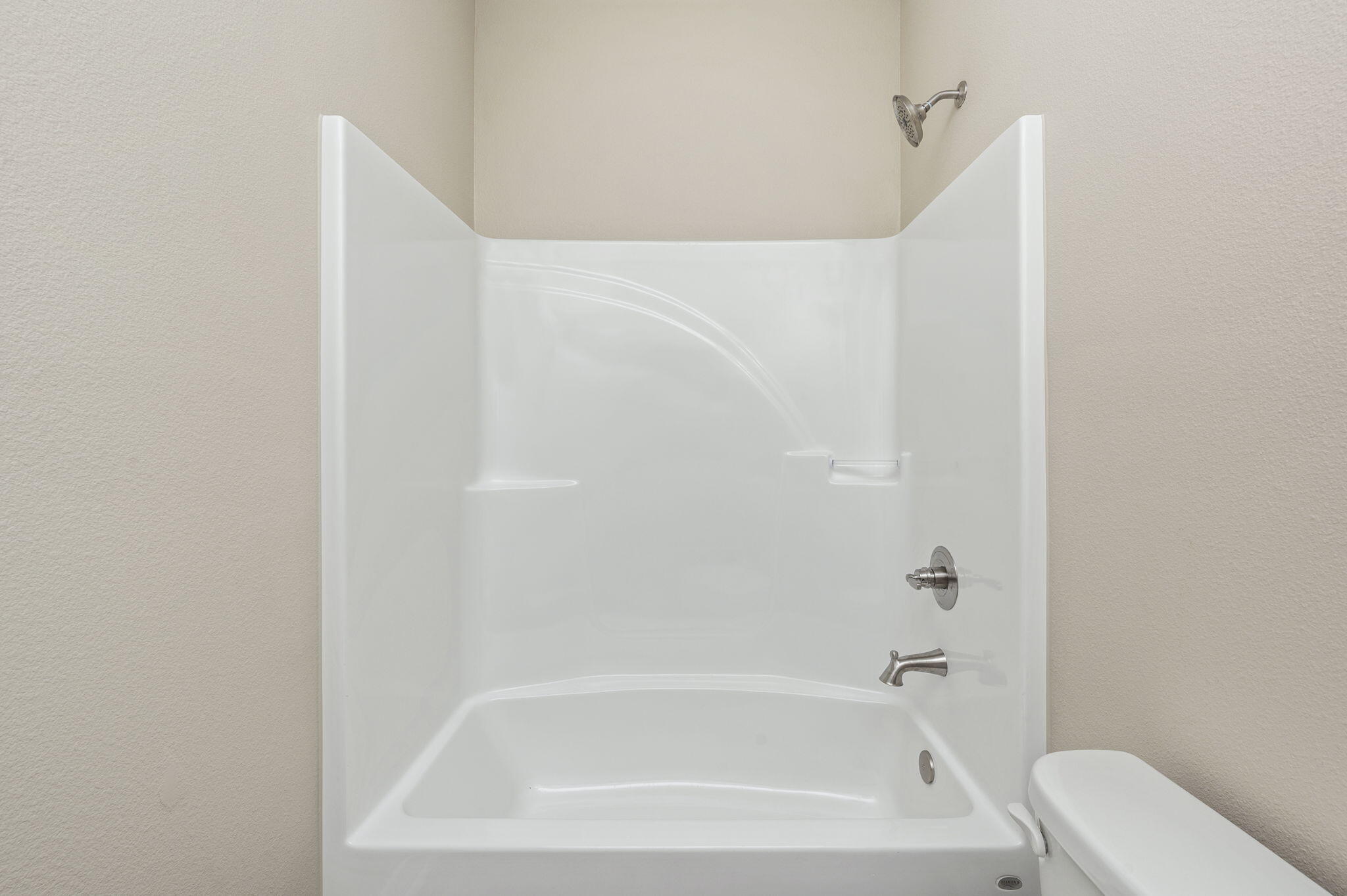 1357 East Chestnut Avenue Crestview, FL 32539 - Photo 31 of 37 a bathroom with a bathtub