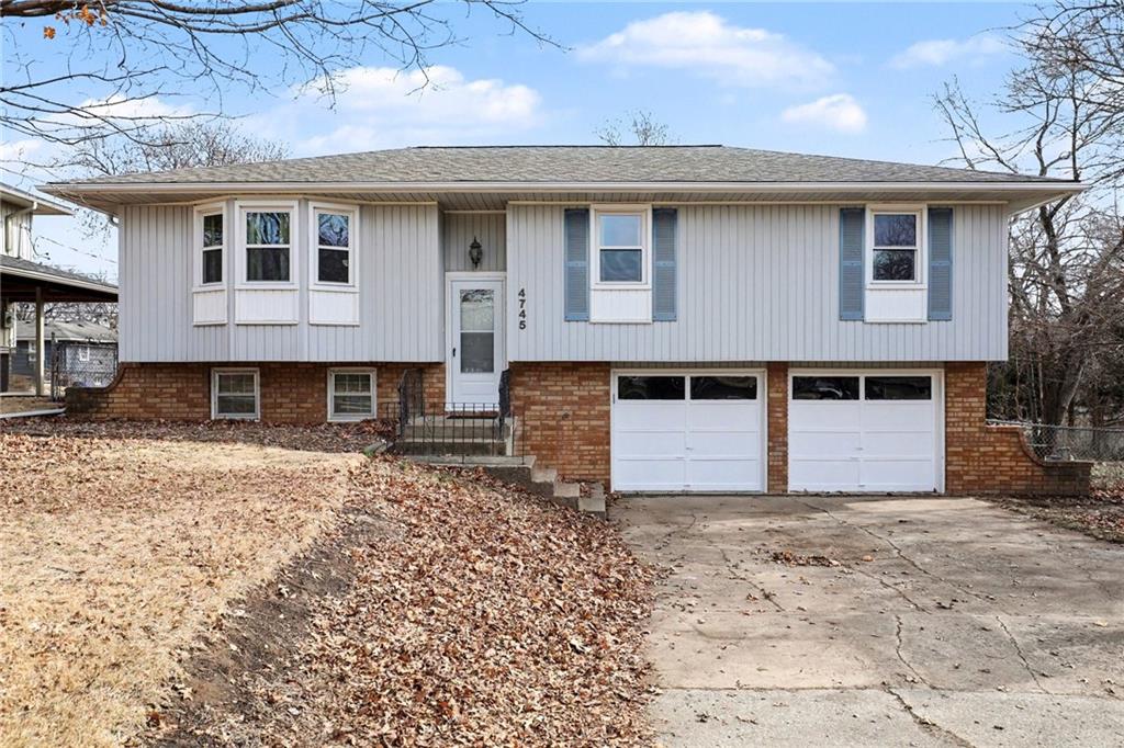 4745 Slater Street Merriam, KS 66203 - Photo 2 of 32