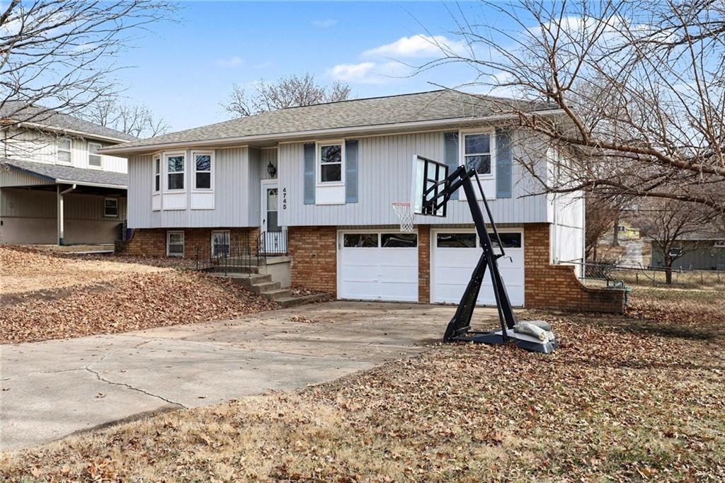 4745 Slater Street Merriam, KS 66203 - Photo 4 of 32