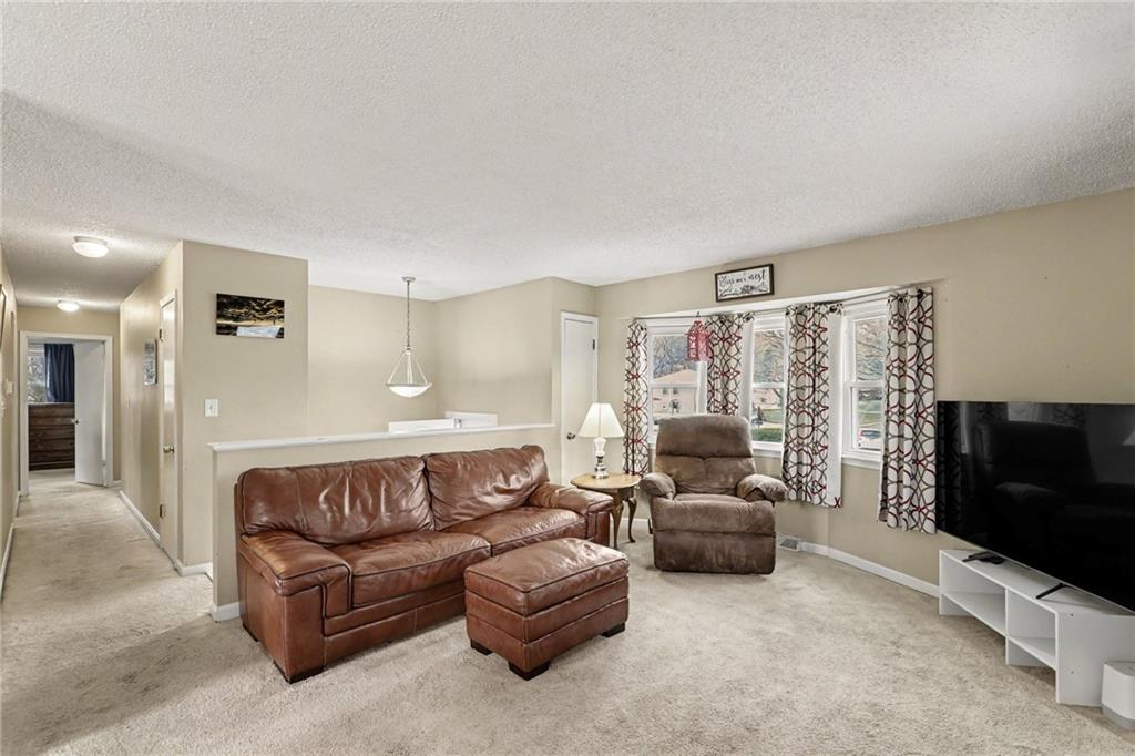 4745 Slater Street Merriam, KS 66203 - Photo 6 of 32