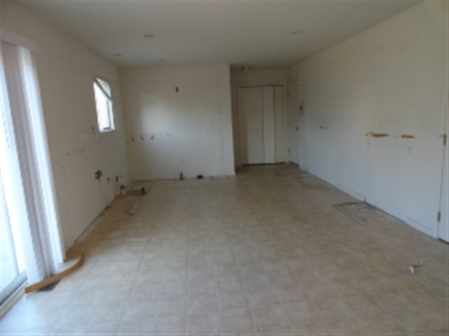 1205 Harding Street Detroit, MI 48214 - Photo 5 of 8 31092129-4.JPG