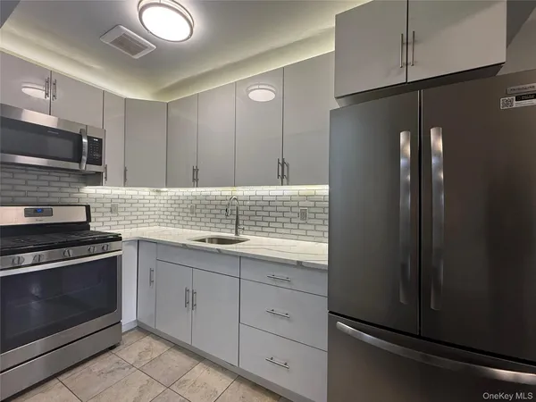 $3,250 | 123 Barbey Street | Highland Park