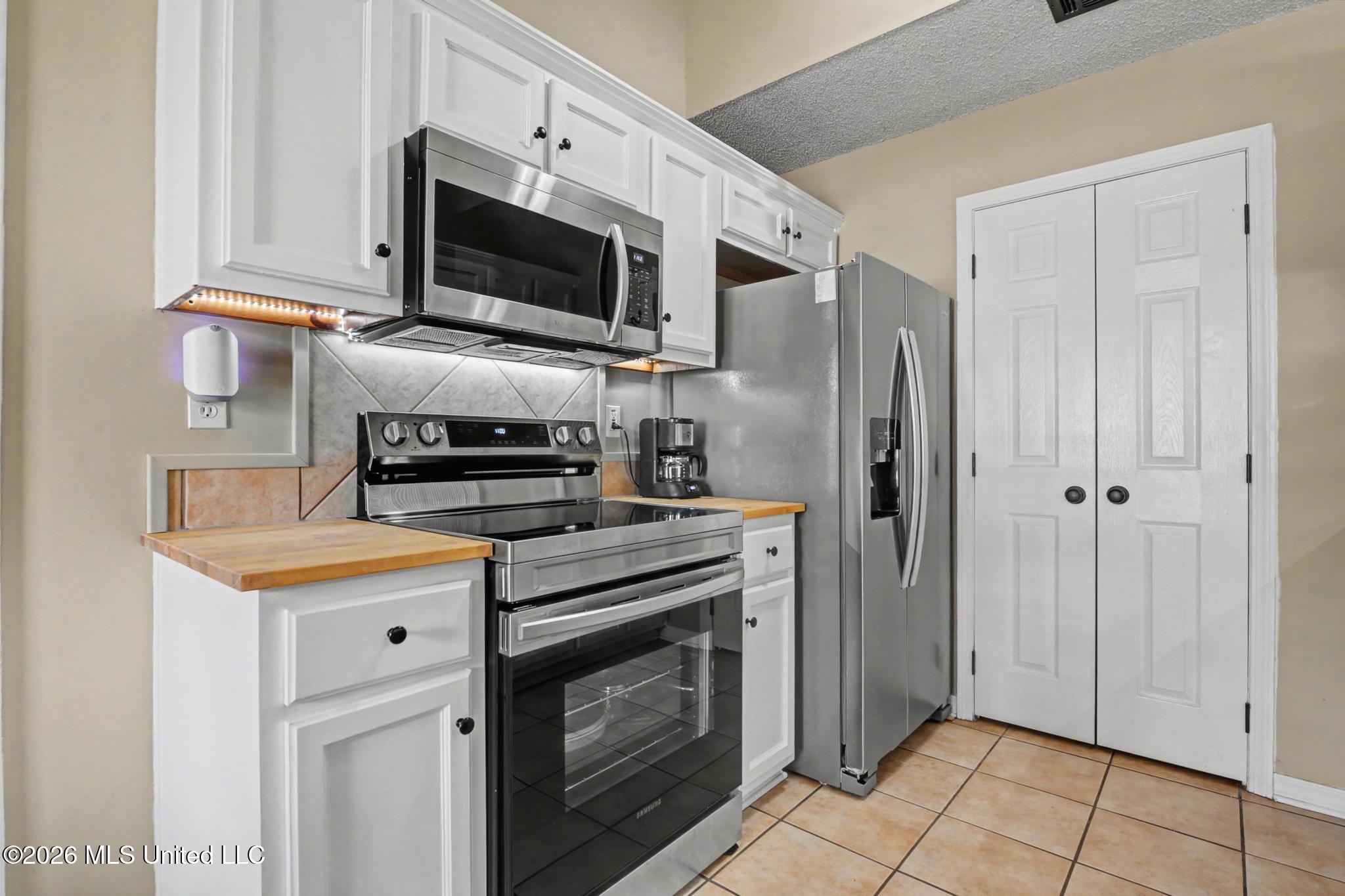 988 Kaimuki Court Diamondhead, MS 39525 - Photo 7 of 30 007