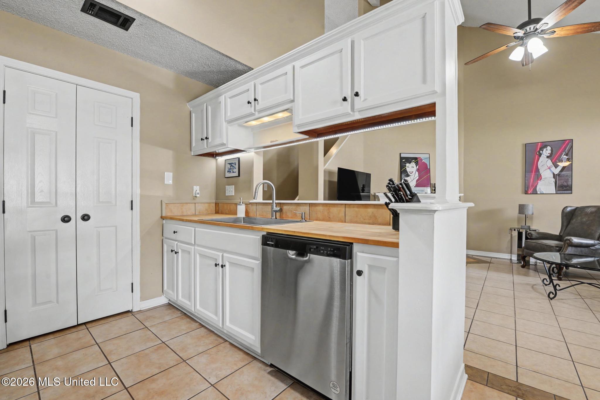 988 Kaimuki Court Diamondhead, MS 39525 - Photo 8 of 30 008