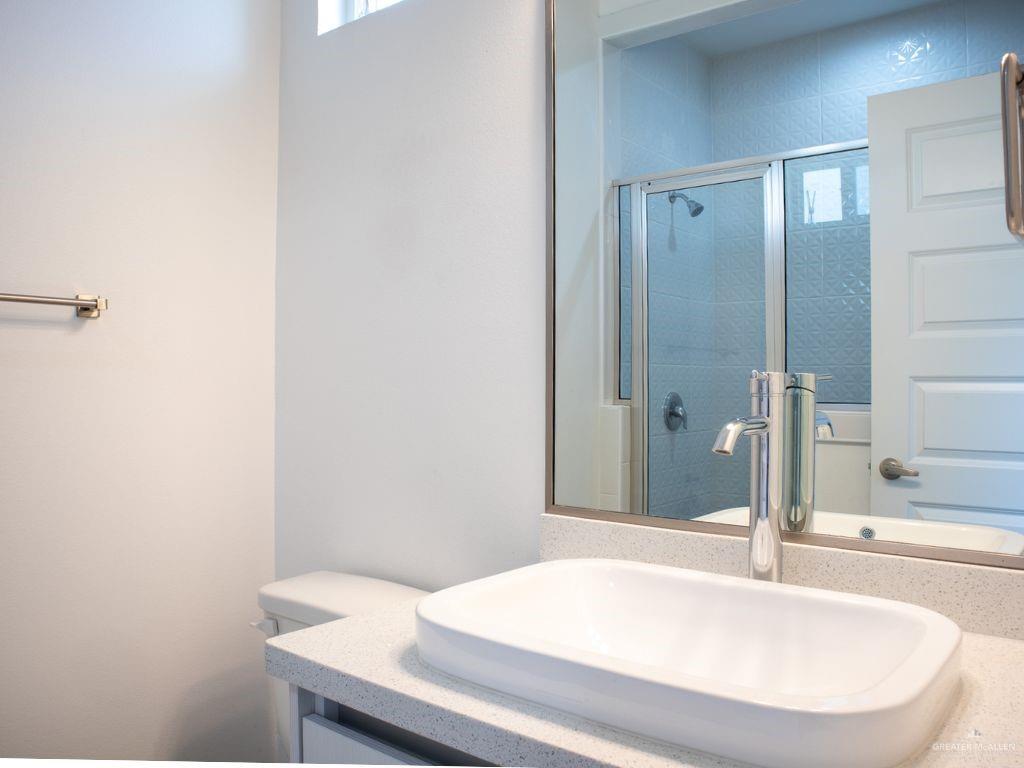 1723 West Marlin Street, Unit 3 Pharr, TX 78577 - Photo 7 of 7 a bathroom with a tub and a sink