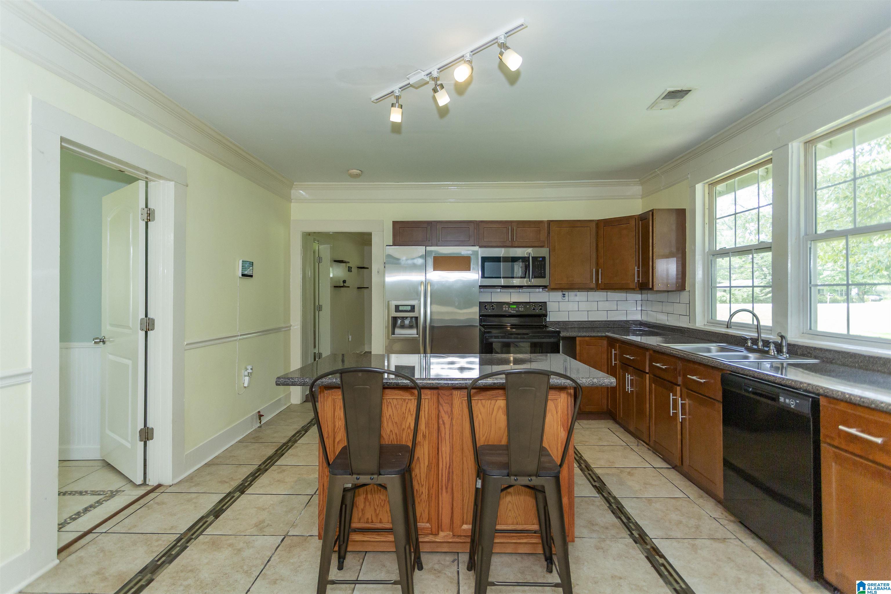 1647 Moncrief Road Gardendale, AL 35071 - Photo 9 of 28