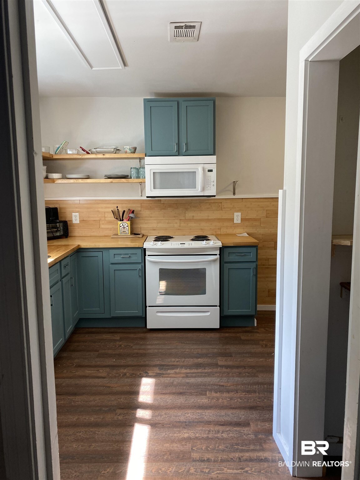508 East Myrtle Avenue Foley, AL 36535 - Photo 8 of 14 KITCHEN
