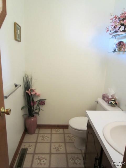 2024 Hilltop Road Bethlehem, PA 18015 - Photo 16 of 25 Gallery Image 16