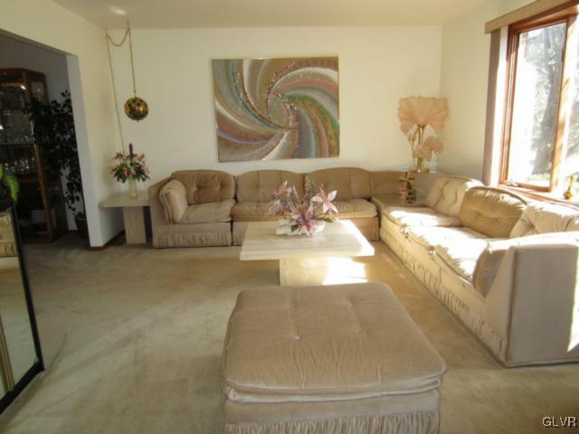 2024 Hilltop Road Bethlehem, PA 18015 - Photo 7 of 25 Gallery Image 7