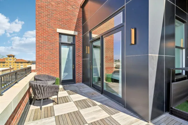 $2,500,000 | 50 South 1st Street, Unit 5D, St. Charles, IL 60174