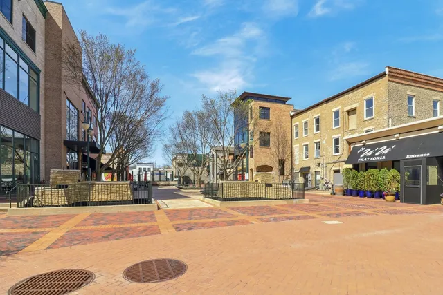 $2,500,000 | 50 South 1st Street, Unit 5D, St. Charles, IL 60174