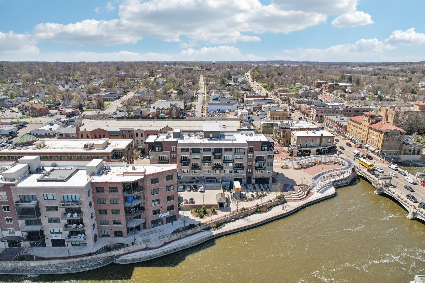 50 South 1st Street, Unit 5D St. Charles, IL 60174 - Photo 51 of 52 a view of a city