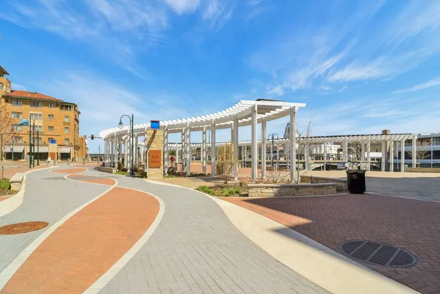 $2,500,000 | 50 South 1st Street, Unit 5D, St. Charles, IL 60174