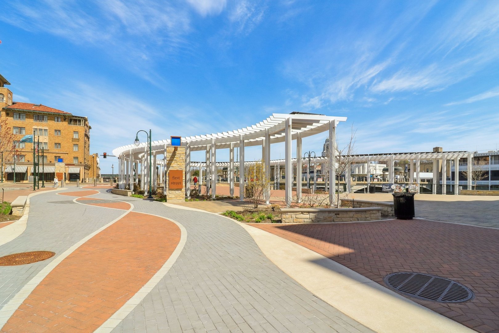 50 South 1st Street, Unit 5D St. Charles, IL 60174 - Photo 52 of 52 a view of a building with a swimming pool