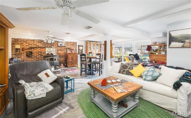 $625,000 | 919 Lakeshore Drive, Cuba, MO 65453