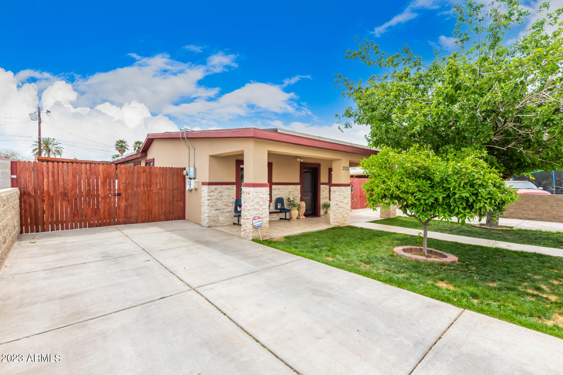 2931 West Monte Vista Road Phoenix, AZ 85009 - Photo 2 of 12 04-Monte Vista