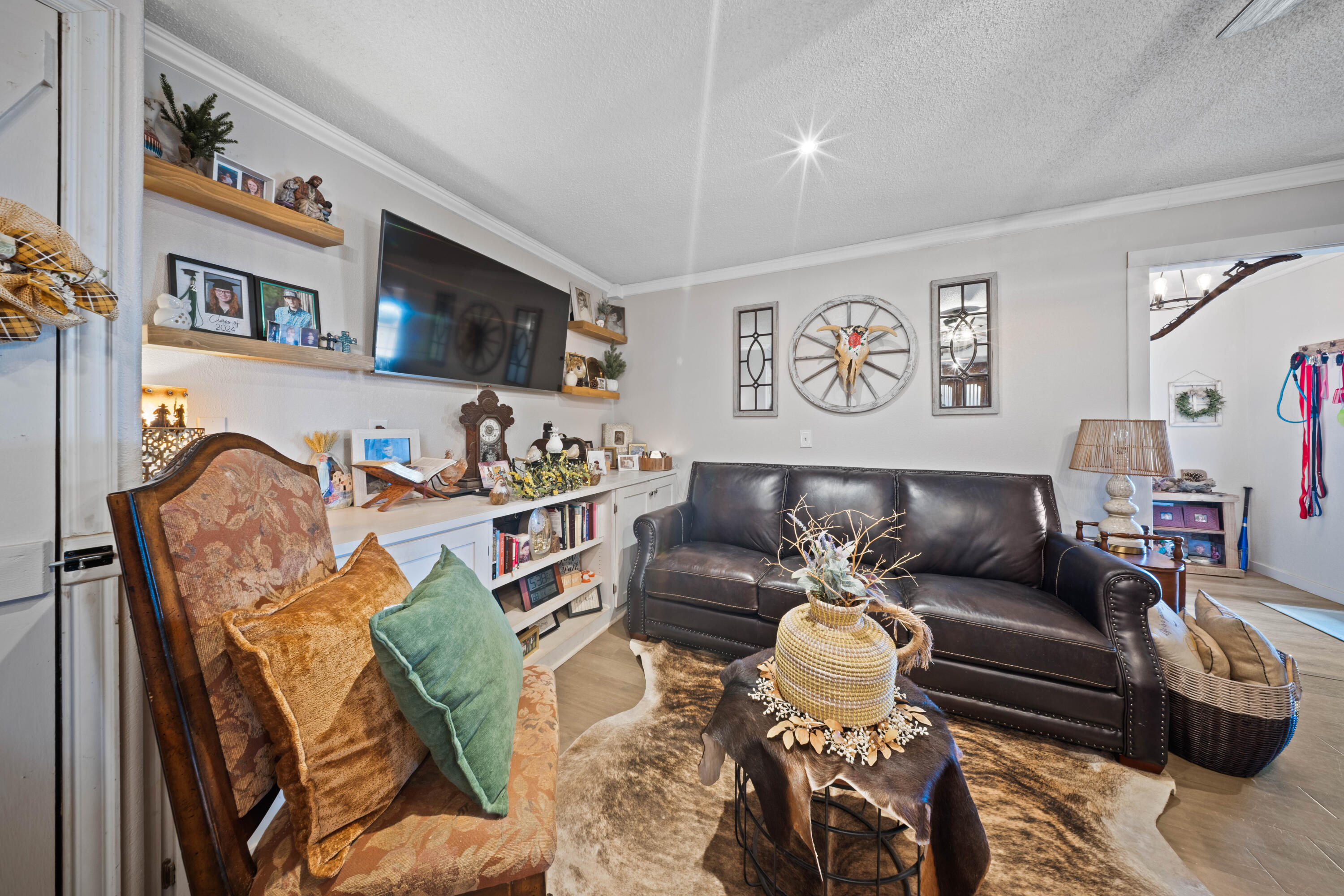 3725 Hawk Road Ropesville, TX 79358 - Photo 10 of 39 a living room with furniture and painting on the wall