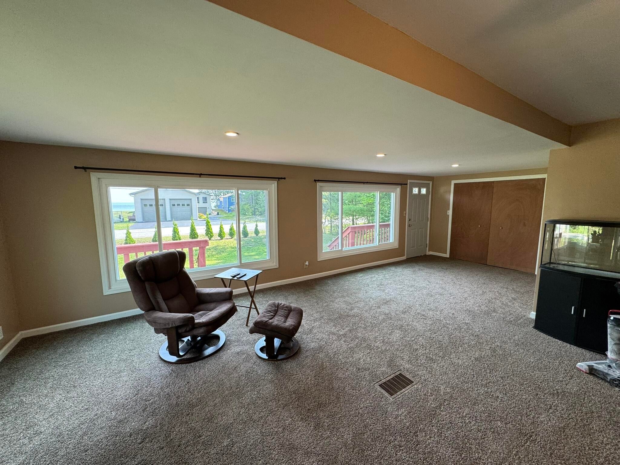 14168 Helmond Road Cheboygan, MI 49721 - Photo 18 of 47 Large Living Room