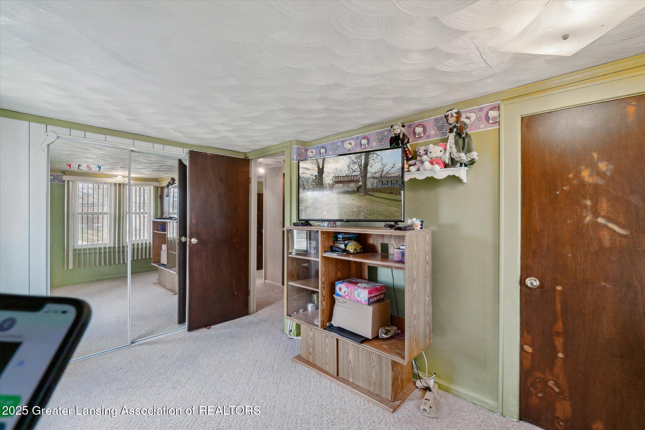 1717 West Jolly Road Lansing, MI 48910 - Photo 28 of 64 33-1717-W-Jolly-Rd-Lansing-MI-48910-Wind