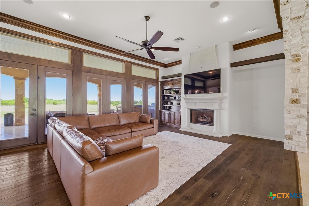 448 Champlain Street Victoria, TX 77905 - Photo 22 of 48 Living Room