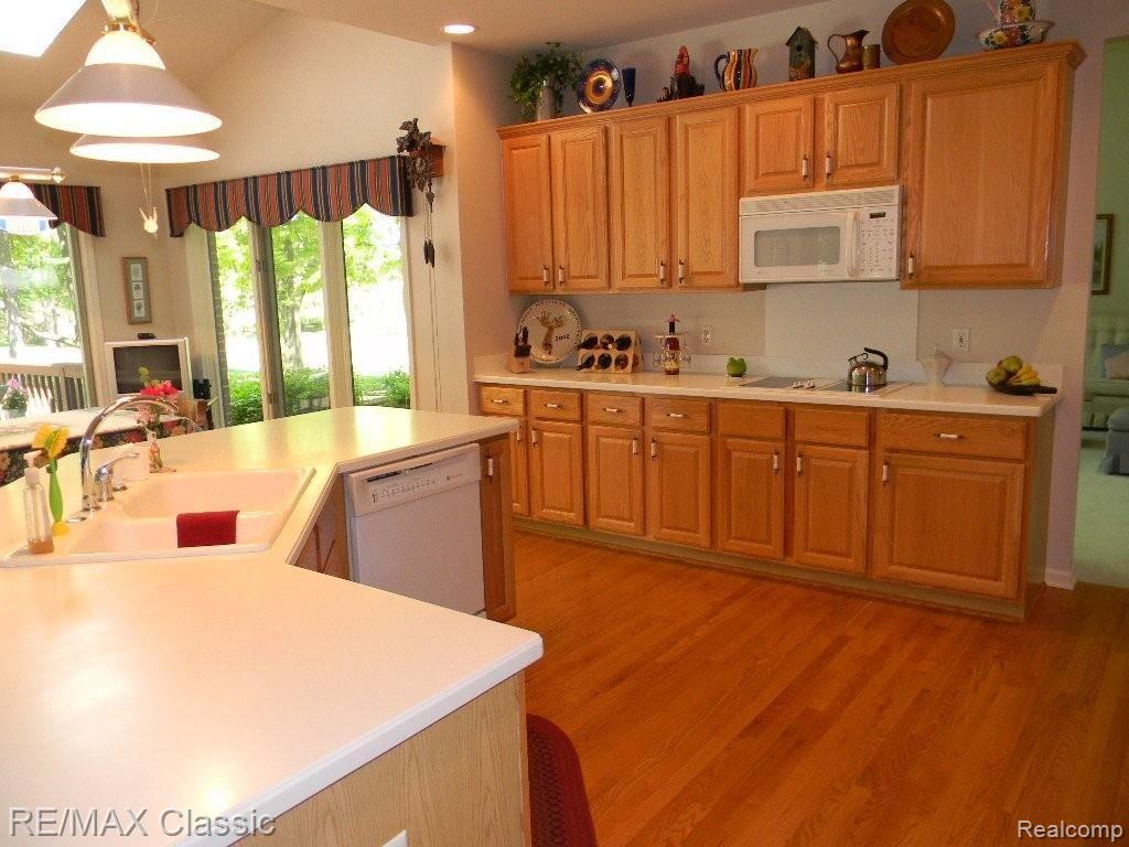 472 Inverness Highland, MI 48357 - Photo 11 of 25 Kitchen 2.JPG