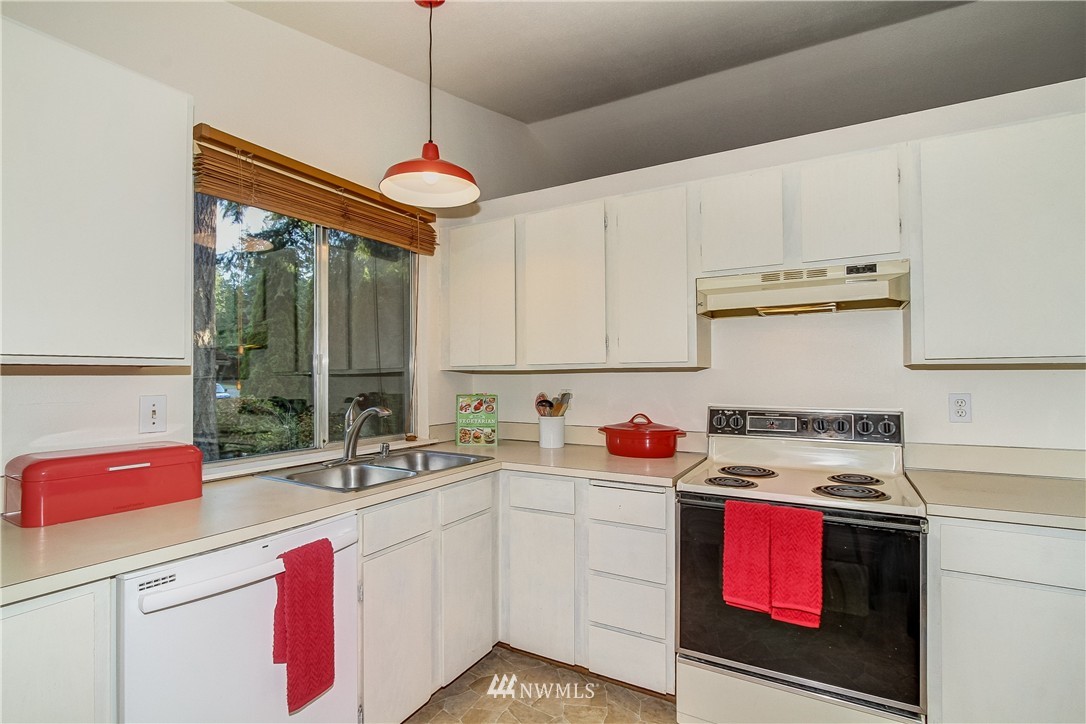 23023 20th Avenue Southeast Bothell, WA 98021 - Photo 5 of 17