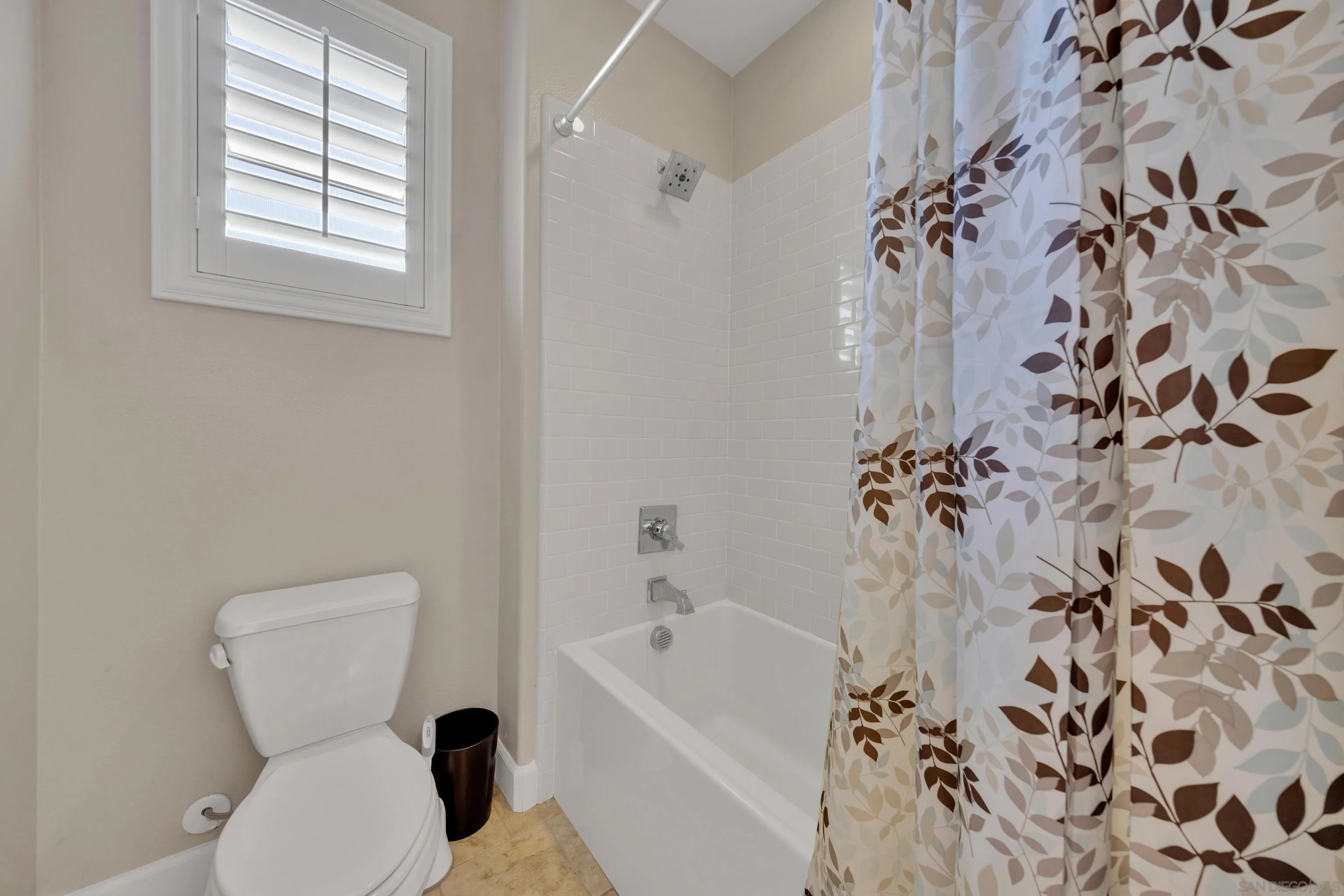 5620 Rancho Del Caballo Bonsall, CA 92003 - Photo 50 of 62 a bathroom with a toilet and a bathtub