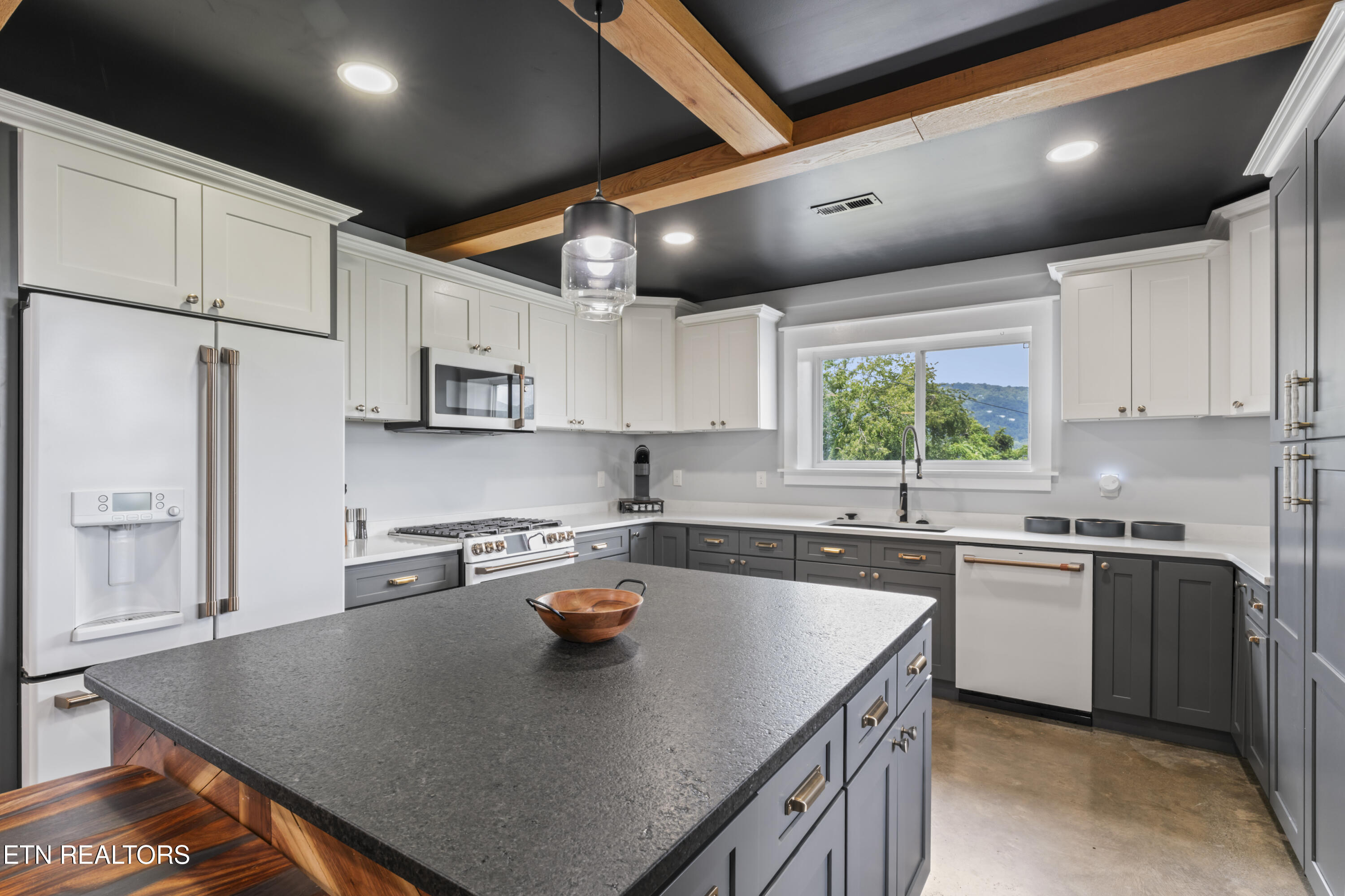 149 Island Ford Road Jacksboro, TN 37757 - Photo 7 of 45 photos_high_resolution_DSC06683