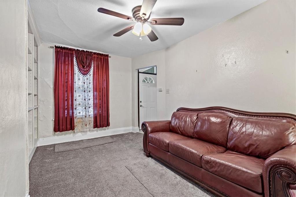 1140 Race Street McKees Rocks, PA 15136 - Photo 8 of 25 a living room with furniture