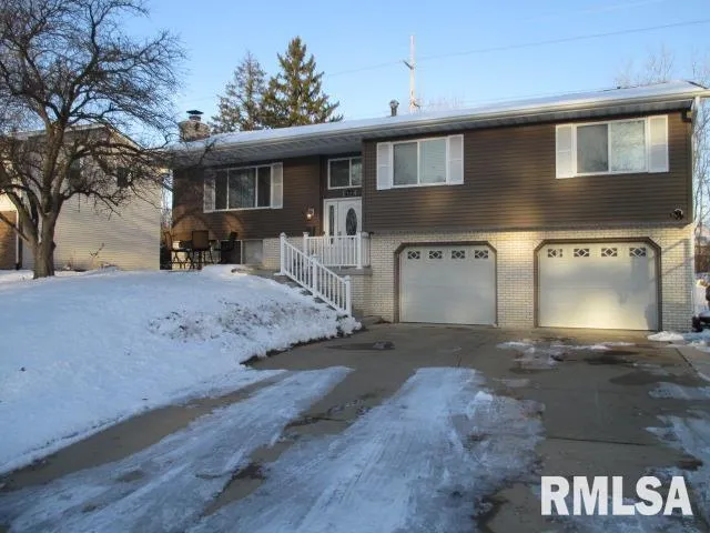 $235,000 | 7120 North Manning Drive, Peoria, IL 61614