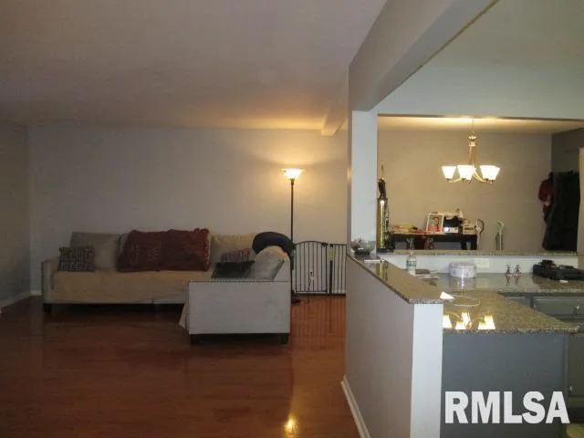 $235,000 | 7120 North Manning Drive, Peoria, IL 61614