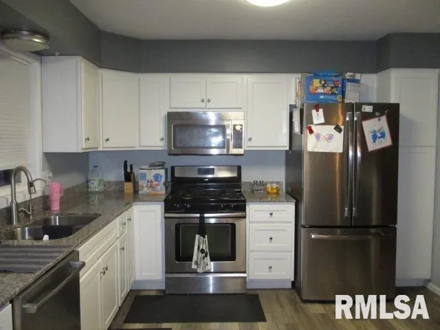 $235,000 | 7120 North Manning Drive, Peoria, IL 61614