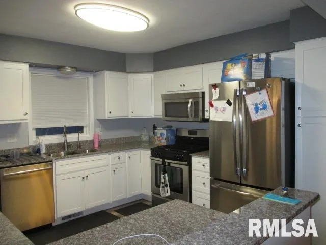 $235,000 | 7120 North Manning Drive, Peoria, IL 61614