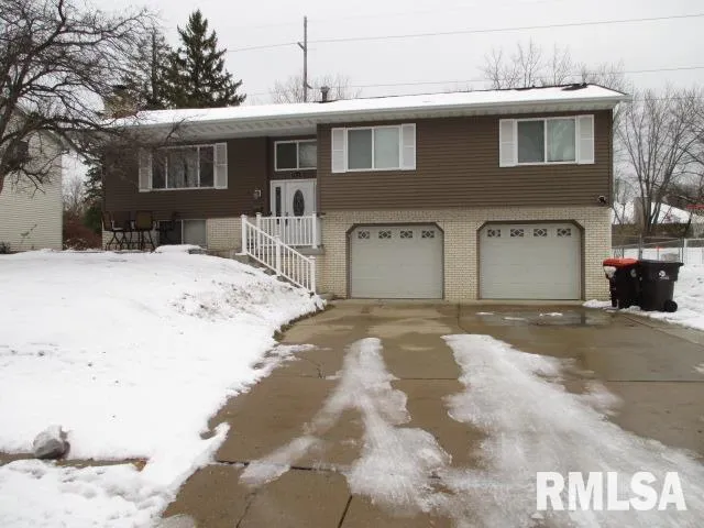 $235,000 | 7120 North Manning Drive, Peoria, IL 61614