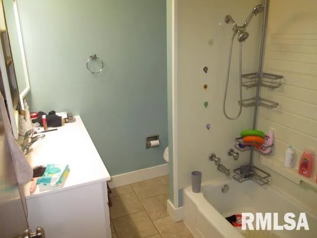 $235,000 | 7120 North Manning Drive, Peoria, IL 61614