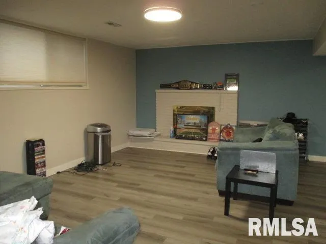 $235,000 | 7120 North Manning Drive, Peoria, IL 61614