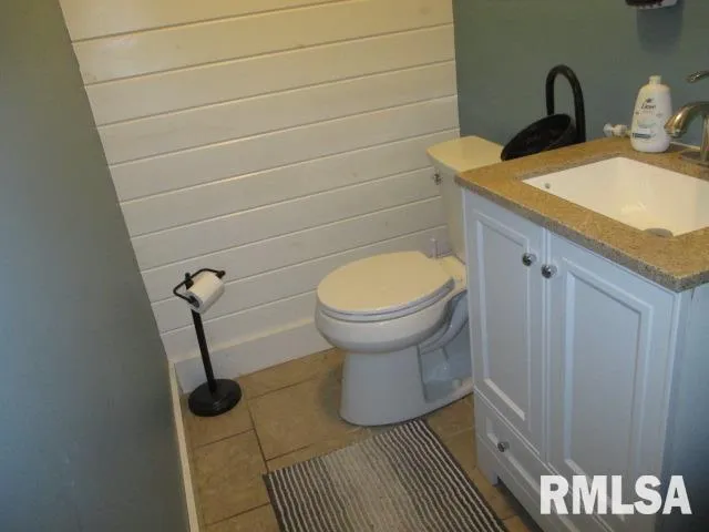 $235,000 | 7120 North Manning Drive, Peoria, IL 61614