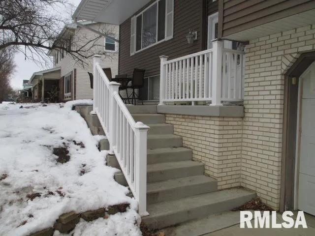 $235,000 | 7120 North Manning Drive, Peoria, IL 61614