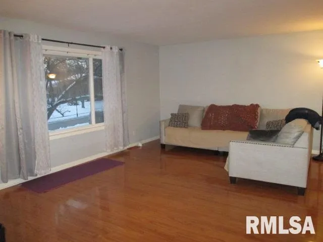 $235,000 | 7120 North Manning Drive, Peoria, IL 61614