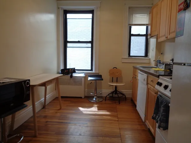 $3,000 | 40 Carlton Street, Unit 5, Brookline, MA 02446