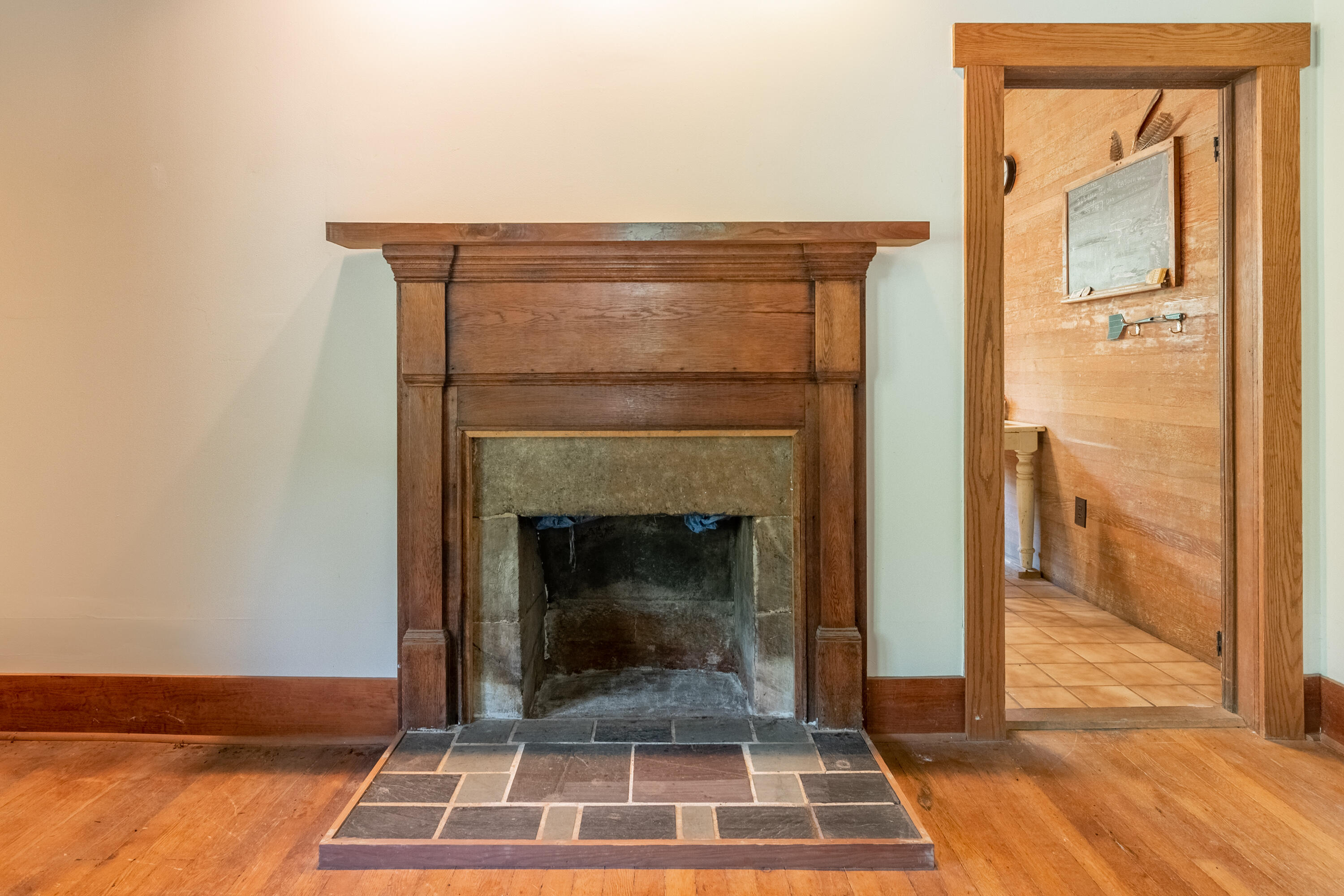 415 Reed Hill Road Northwest Floyd, VA 24091 - Photo 20 of 69 a living room with a fireplace