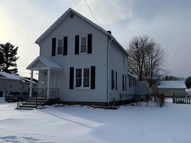 $99,000 | 3401 13th Street, Menominee, MI 49858