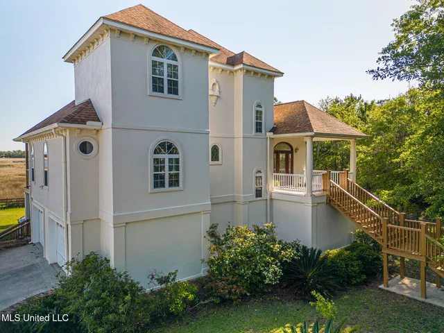 $549,000 | 6105 Mary Mahoney Drive, Ocean Springs, MS 39564