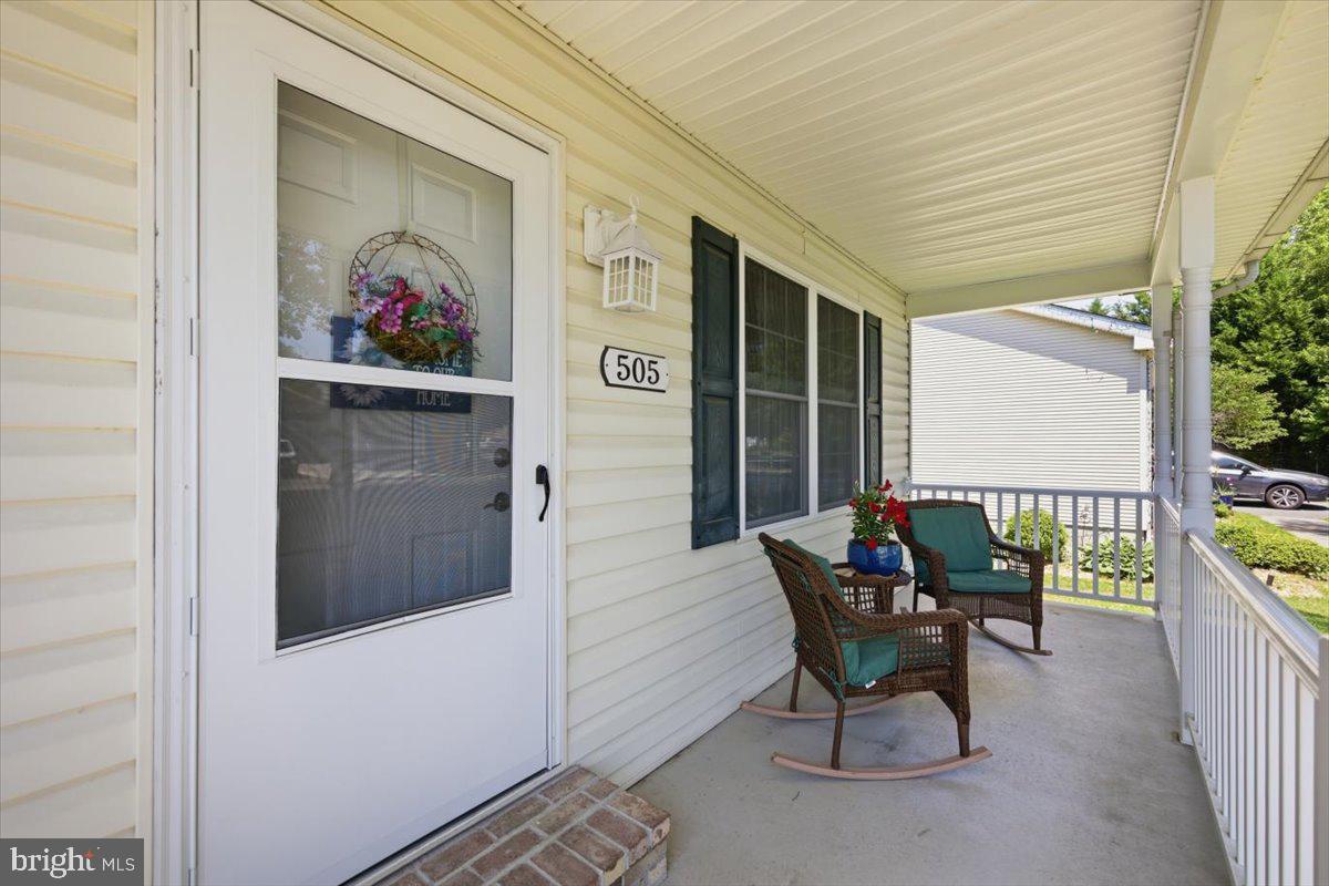 505 Maryland Avenue Ridgely, MD 21660 - Photo 4 of 23 04-Front Porch