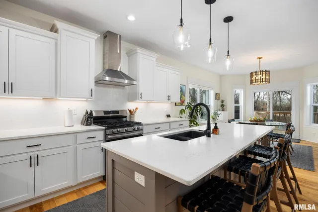 $610,000 | 111 Rosemary Lane, Germantown Hills, IL 61548