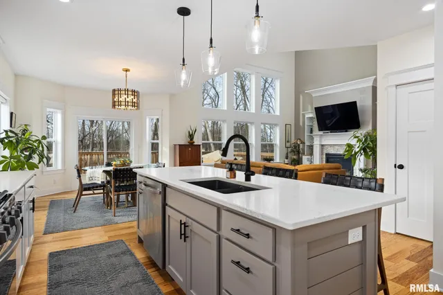 $610,000 | 111 Rosemary Lane, Germantown Hills, IL 61548