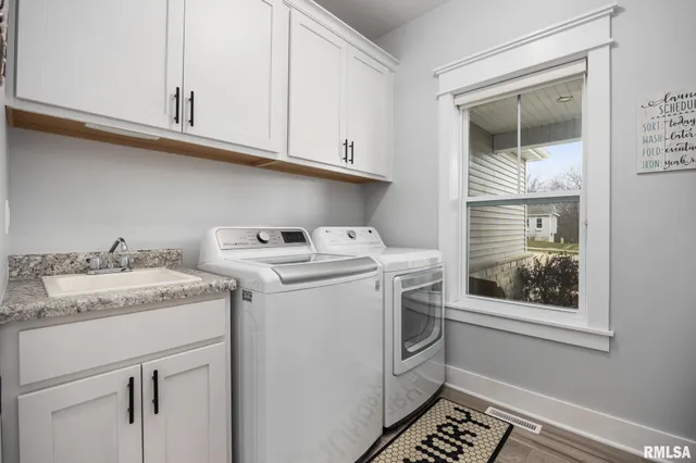 $610,000 | 111 Rosemary Lane, Germantown Hills, IL 61548